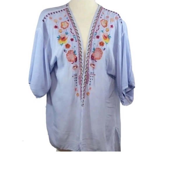 Francesca's Size Small Floral Embroidered Bohemian Style Kimono Top. - Picture 1 of 6